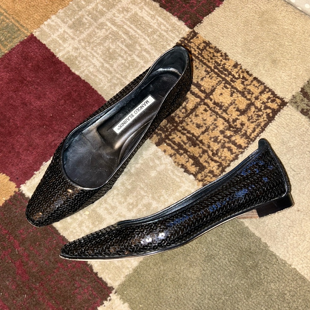 manolo blahnik 37 flats